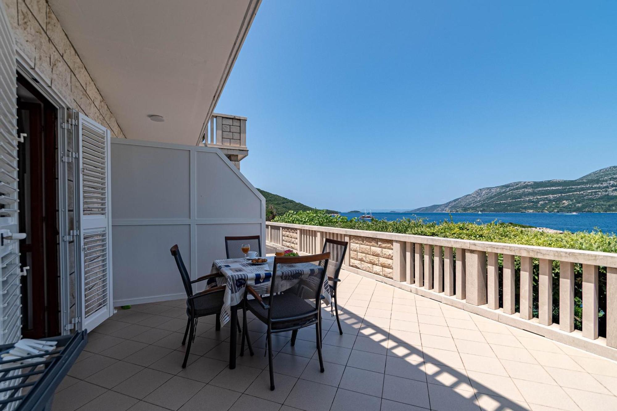 Apartments By The Sea Tri Zala, Korcula - 9237 Zrnovo Exterior photo