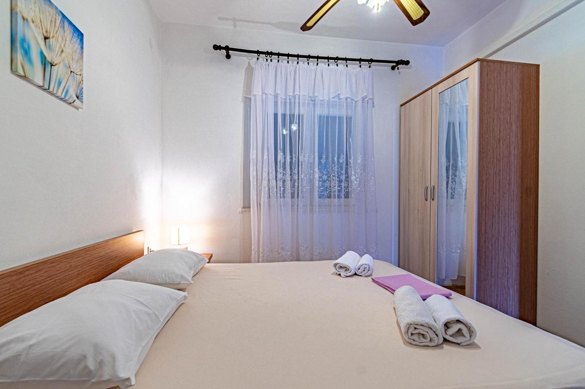 Apartments By The Sea Tri Zala, Korcula - 9237 Zrnovo Room photo